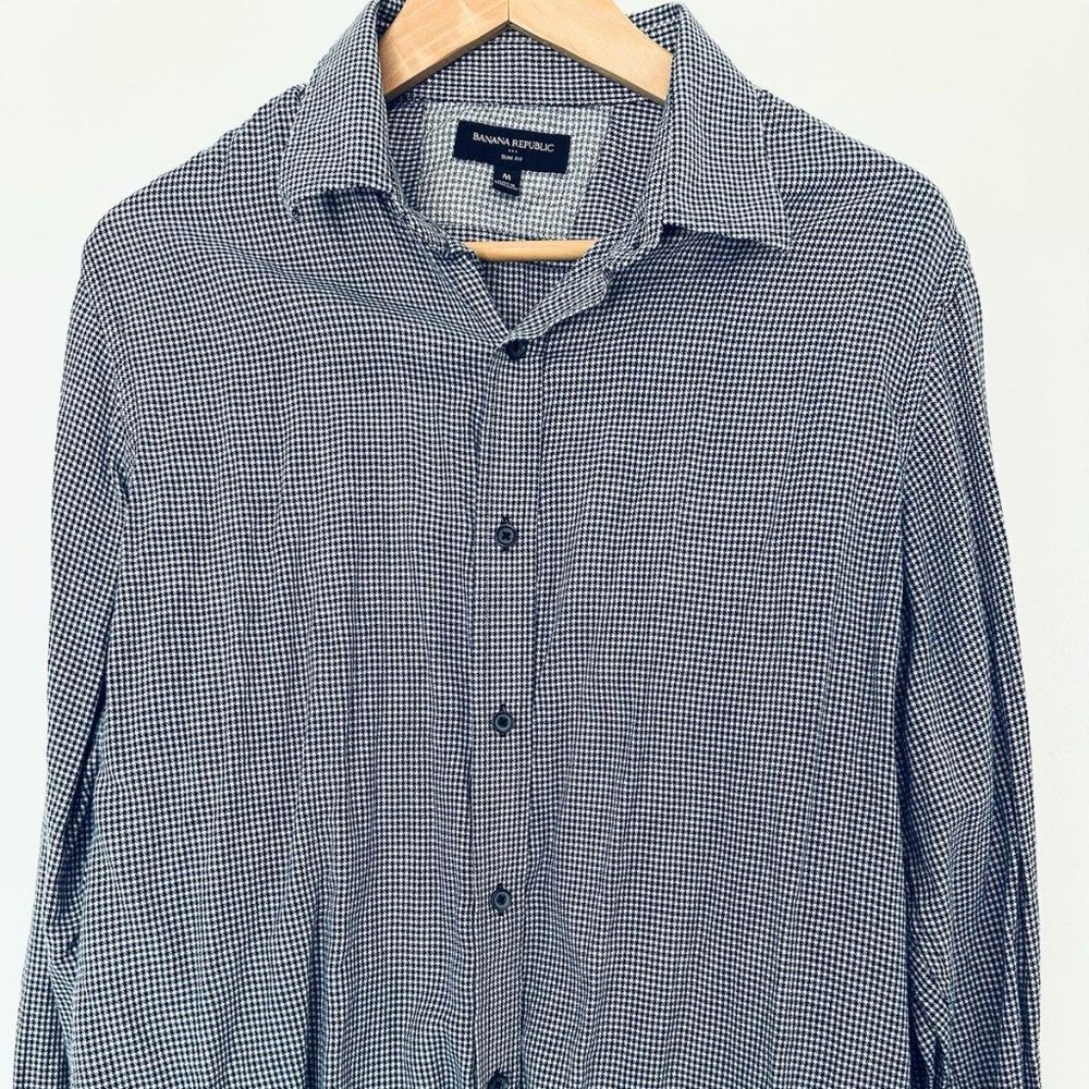 Banana Republic Dress Shirt - Medium